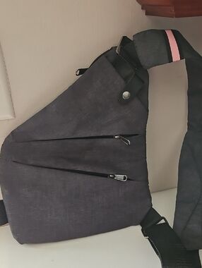 WANDER + ANTI-THEFT CROSSBODY SLING BAG NEW